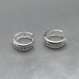 #H155 - Huggie Elegante Con Zirconia Plata - F3.2