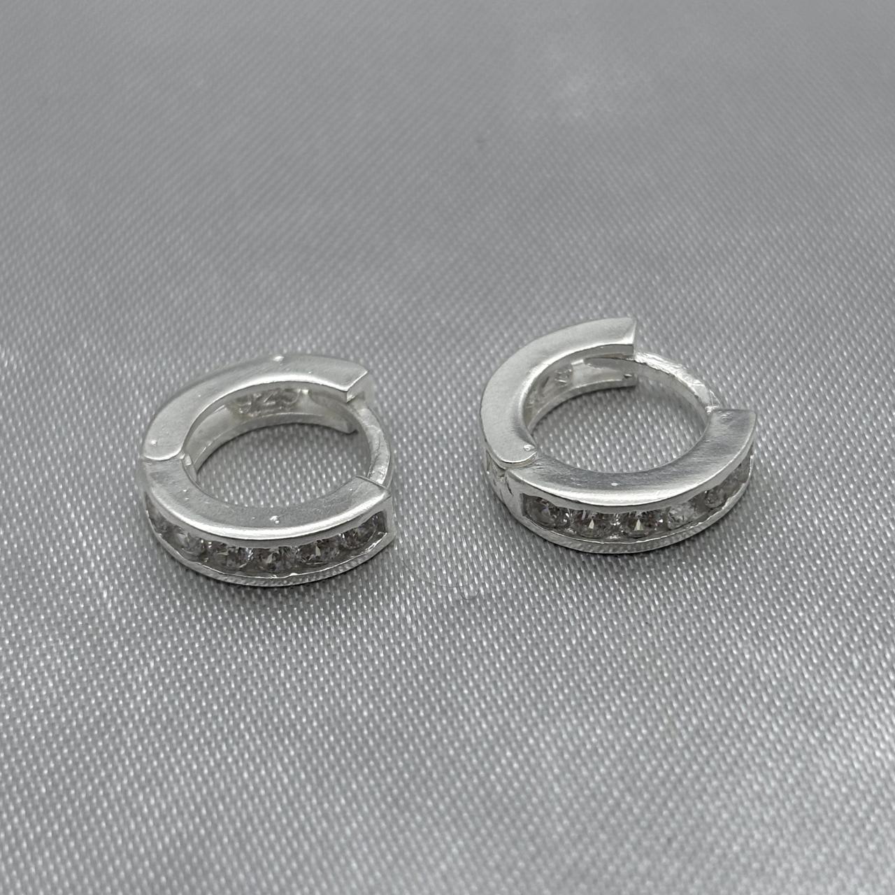 #H157 - Huggie De Plata Con Zirconia - F3.3