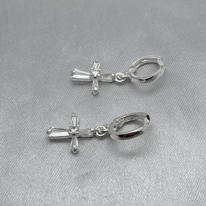 #H158 - Huggie Cruz Colgante Con Zirconia Plata - F3.2