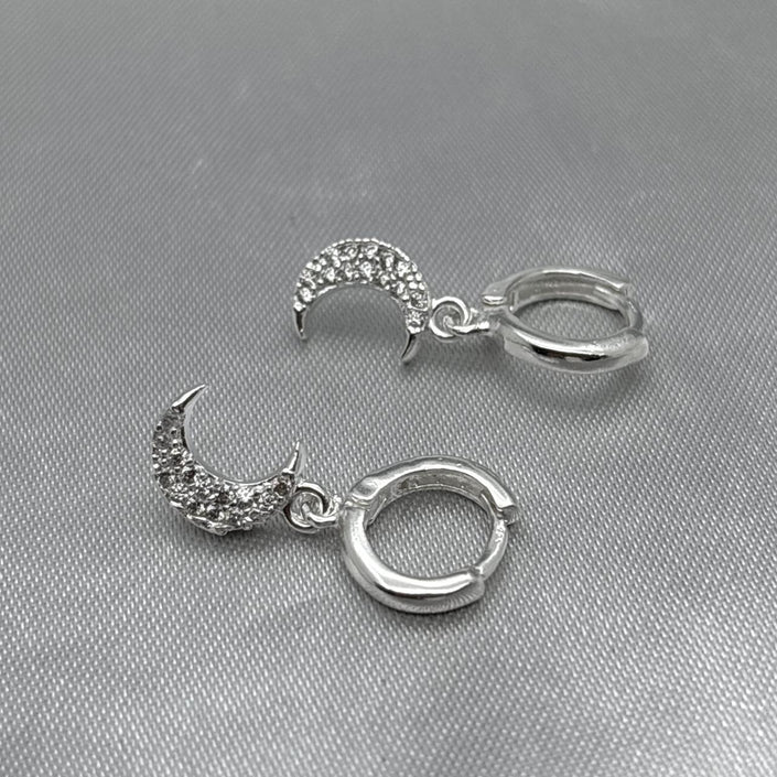 #H159 - Huggie Colgante De Luna Con Zirconia Plata - F3.0