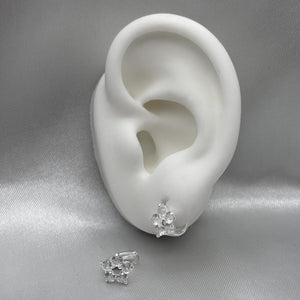 #H150 - Huggie De Flor Con Zirconia Plata - F2.3