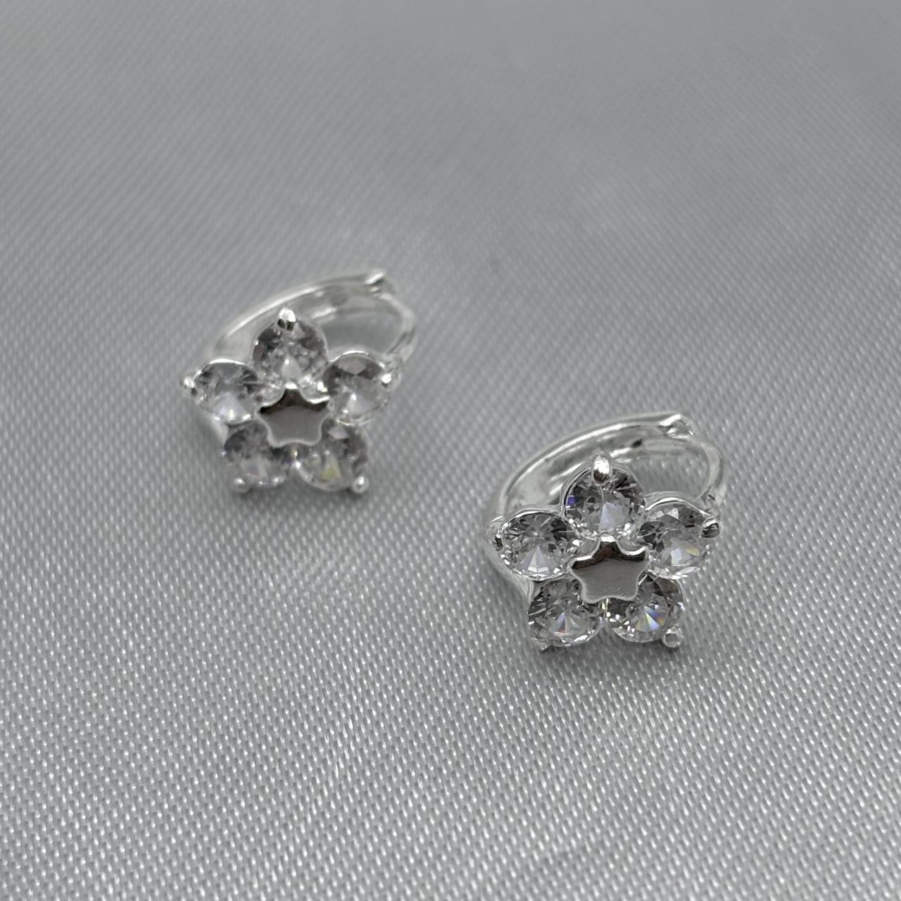 #H150 - Huggie De Flor Con Zirconia Plata - F2.3
