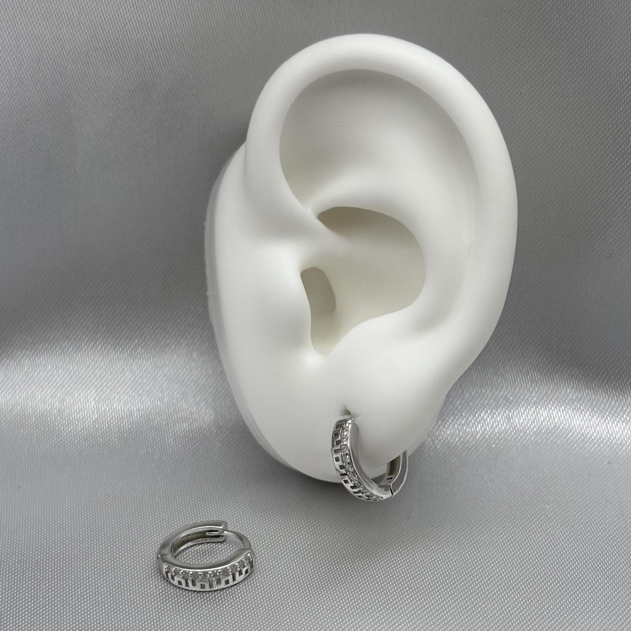 #H182 - Huggie Aros Con Zirconias y Relieve Baño De Rodio Plata - IP2.5