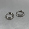 #H182 - Huggie Aros Con Zirconias y Relieve Baño De Rodio Plata - IP2.5