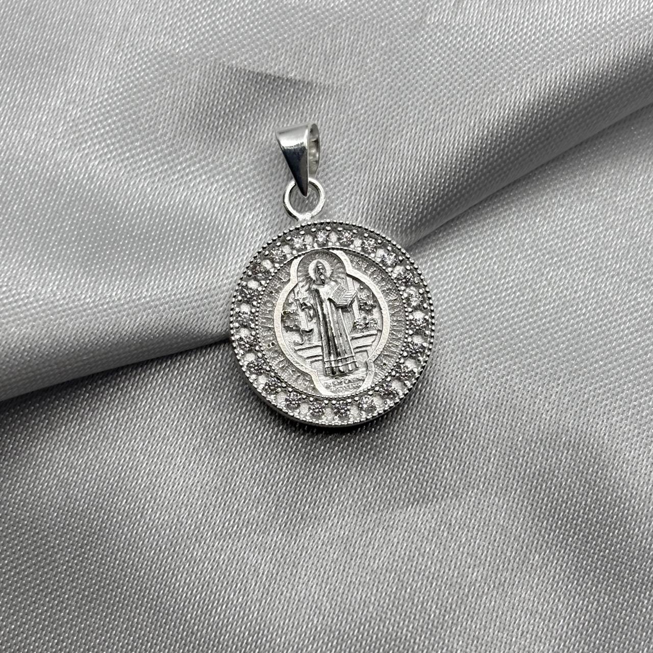 #D337 - Dije San Benito Circular Con Zirconias Plata - ZC3.3