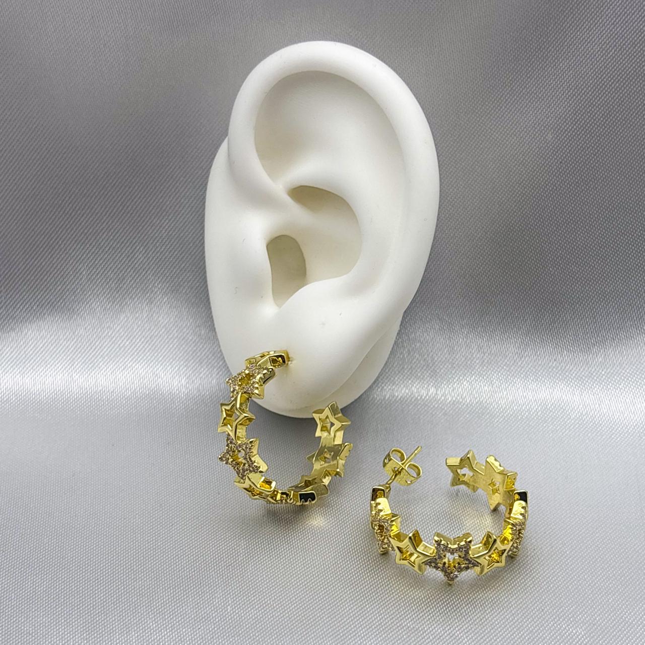 #ARRL123 - Arracada Estrellas Con Zirconia Oro Laminado 18K