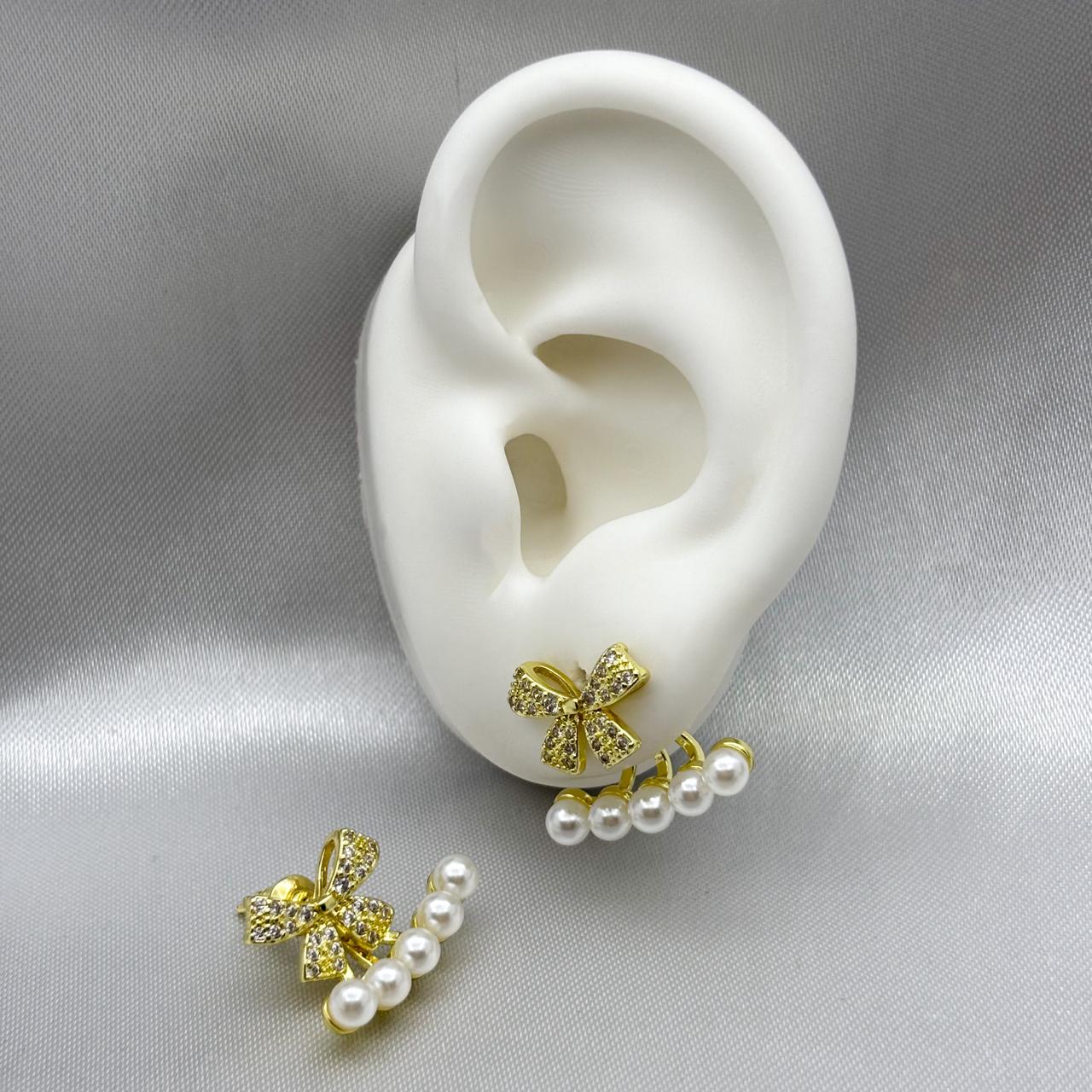#ARL131 - Arete Doble De Moñito Y Perlas Con Zirconia Oro Laminado 18K
