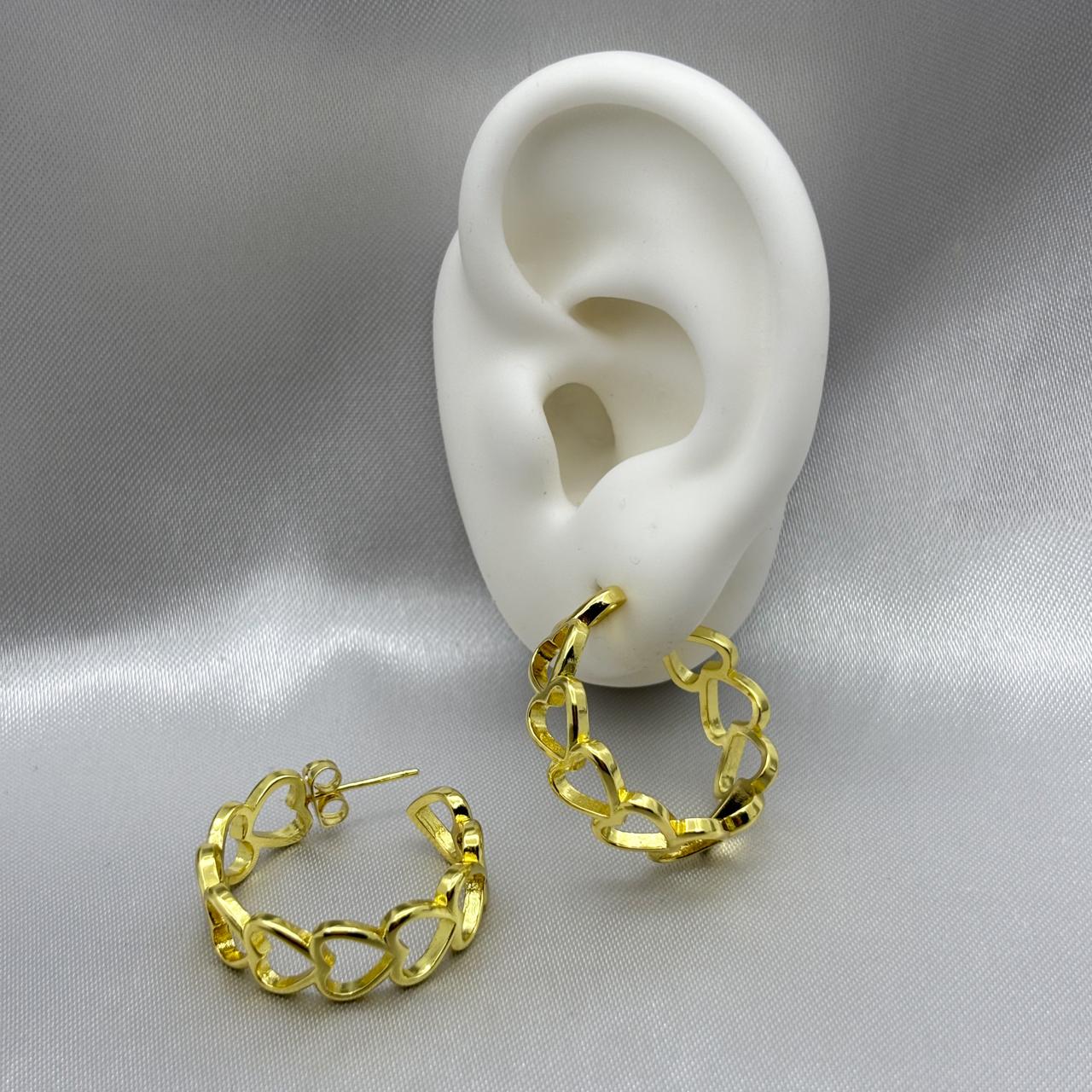 #ARRL141 - Arracada De Corazones Oro Laminado 18K