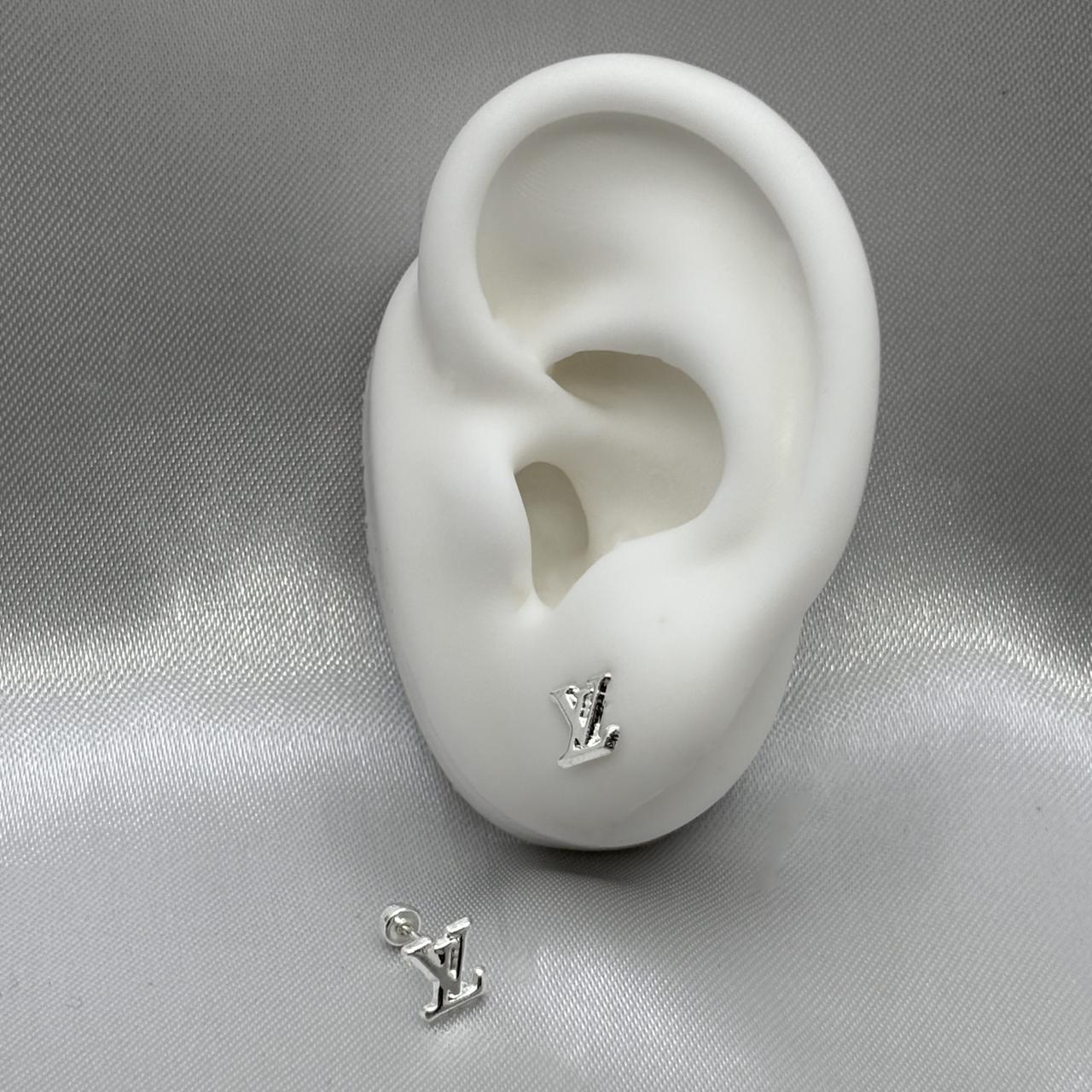 #BR320 - Broquel Tipo Louis Vuitton Plata