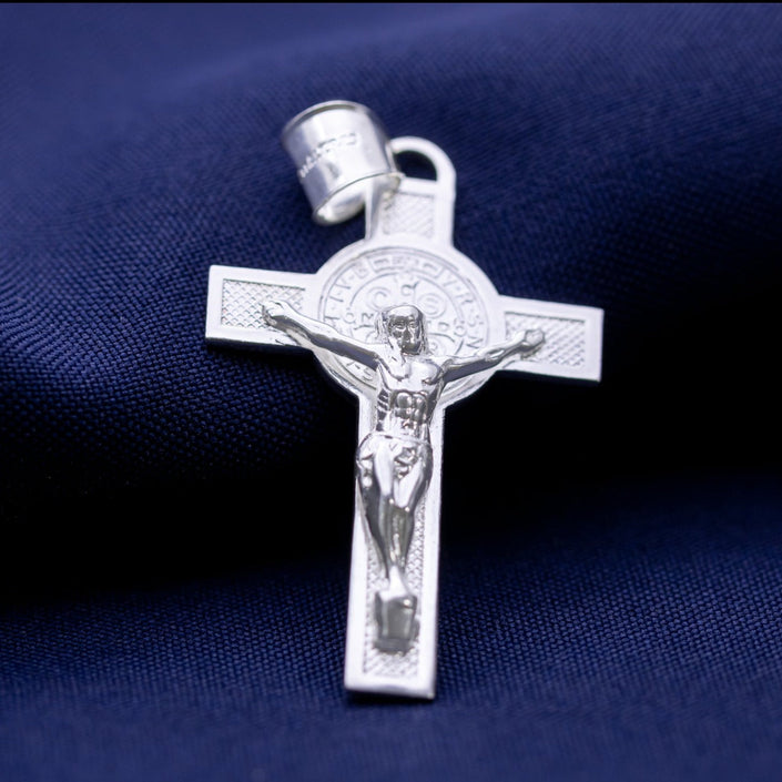 #D180 - Dije De Cruz Con San Benito Y Cristo Plata - CE2.4