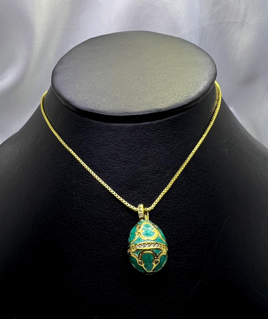 #GOL137 - Gargantilla De Huevo De Fabergé De Oro Laminado De 18K