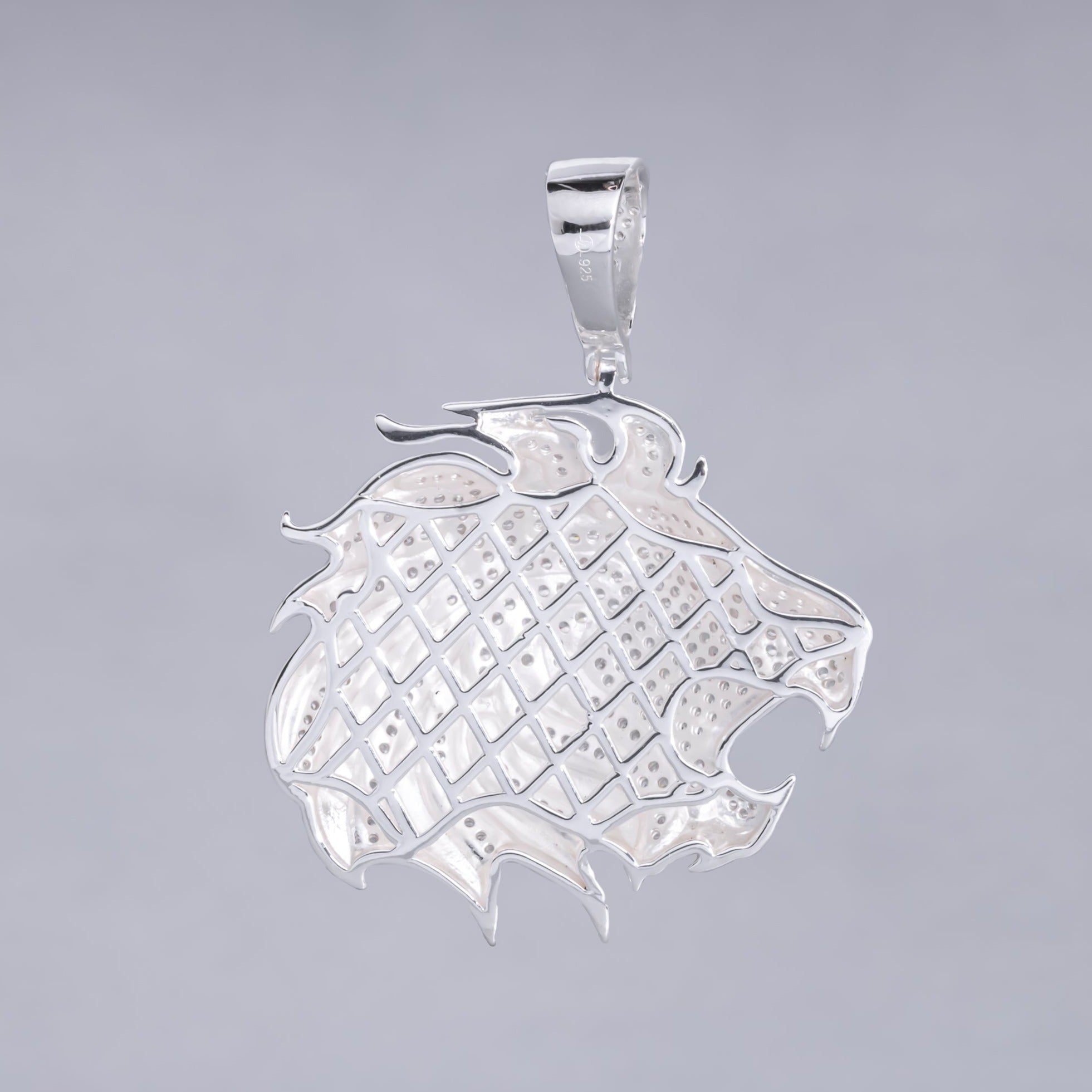 #D577 - Dije De León Con Zirconia Baño De Rodio Plata - MI18.3