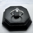 #AD311 - Anillo Solitario Con Piedras - PU2.0