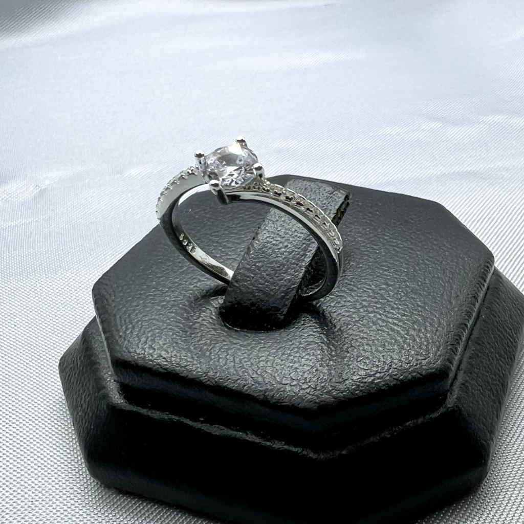 #AD311 - Anillo Solitario Con Piedras - PU2.0