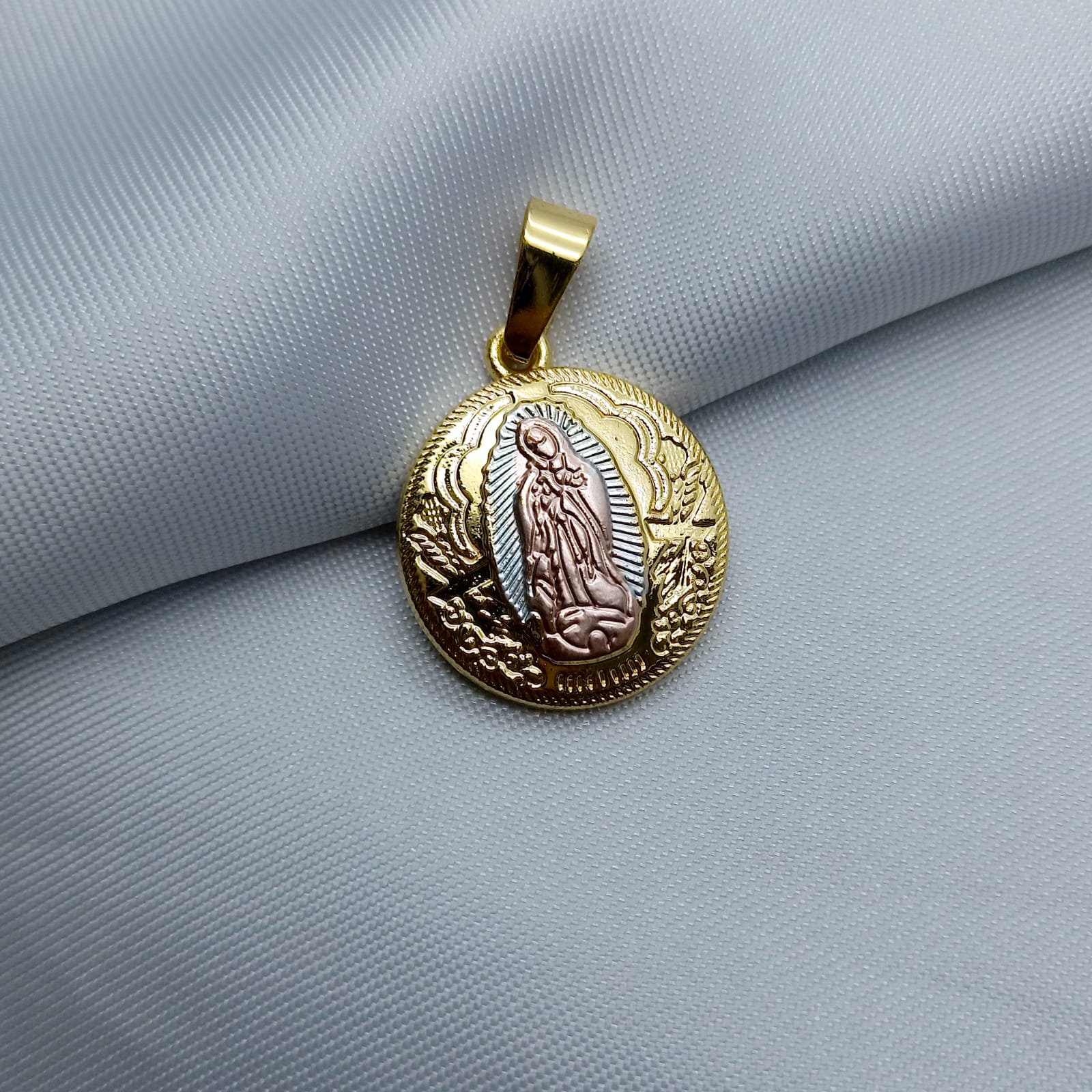 #DOL105 - Dije/Medalla De Virgen De Oro Laminado De 18k