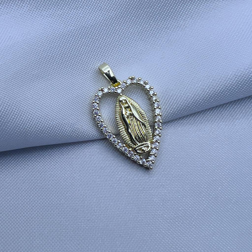 #DOL110 - Dije De Virgen En Corazón Con Piedras De Oro Laminado De 18k