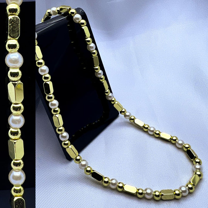 #GOL111 - Gargantilla Cubo Rectangular, Perlas y Bolitas De Oro Laminado De 18k