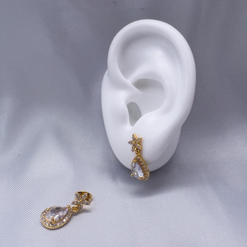 #ARL110 - Arete En Forma De Gota De Oro Laminado De 18K
