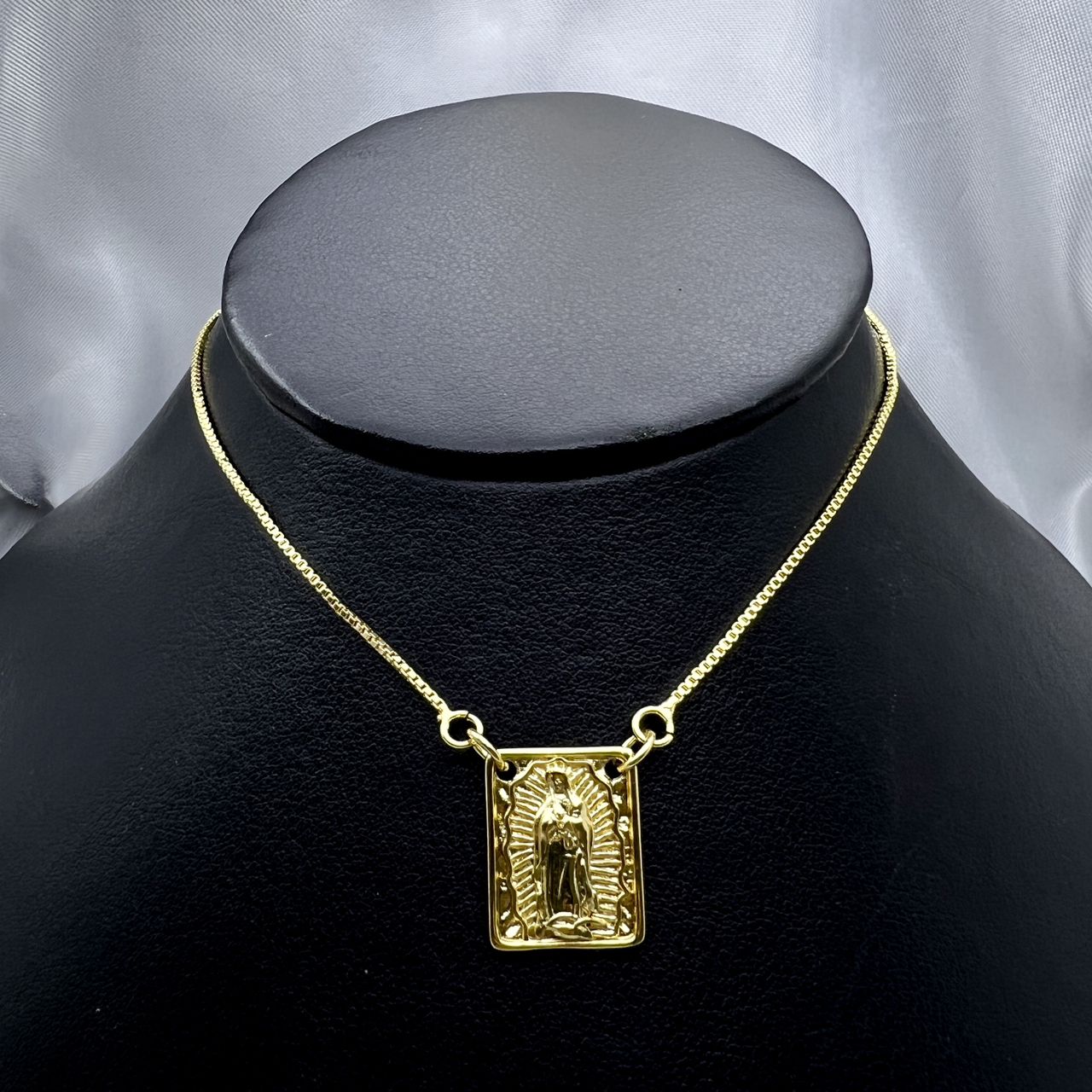 #GOL127 - Gargantilla Virgen De Guadalupe De Oro Laminado De 18K