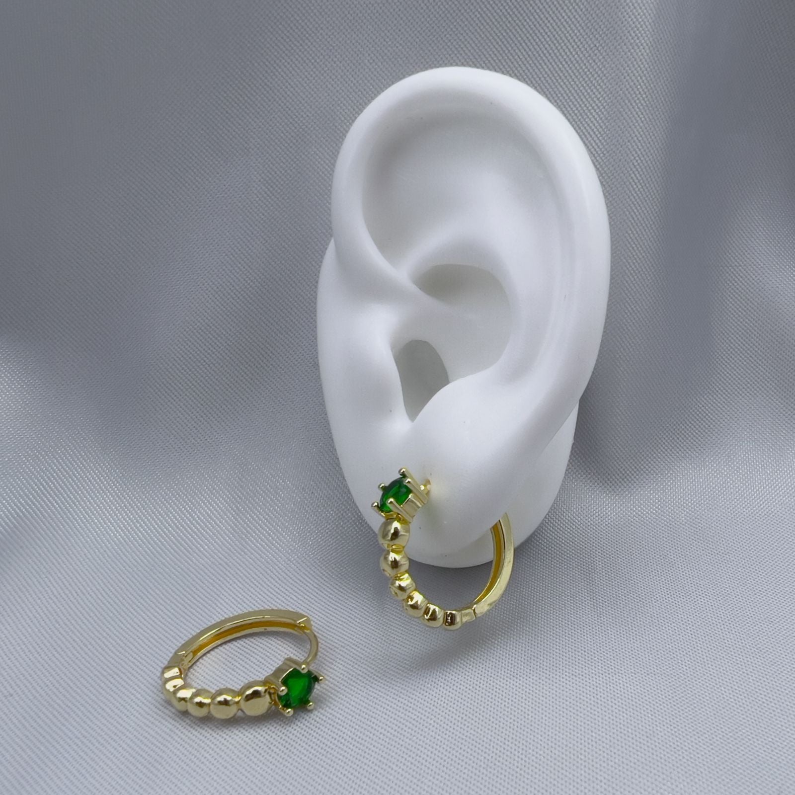 #HOL156 - Huggies Con Piedra De Oro Laminado De 18K
